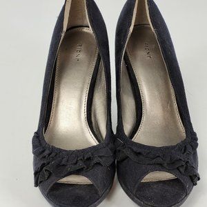 Fioni Womens Peep Toe Pumps Black Faux Suede Ruffles High Heels  9.5 B